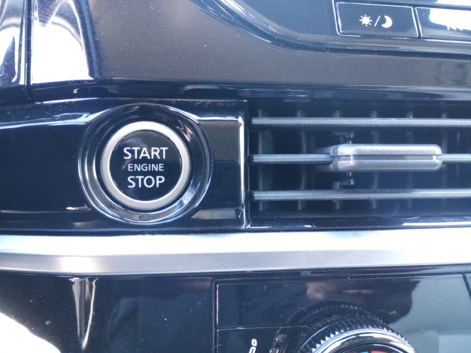 2022 Nissan Pathfinder SL 2WD