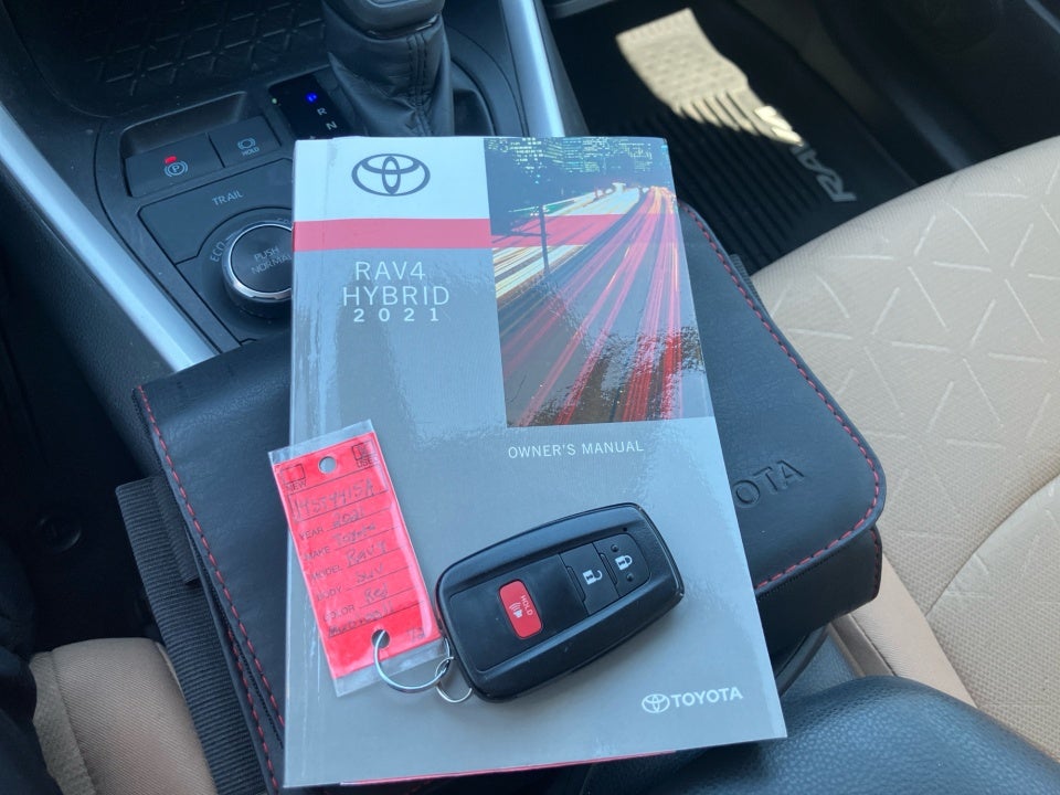 2021 Toyota RAV4 Hybrid XLE