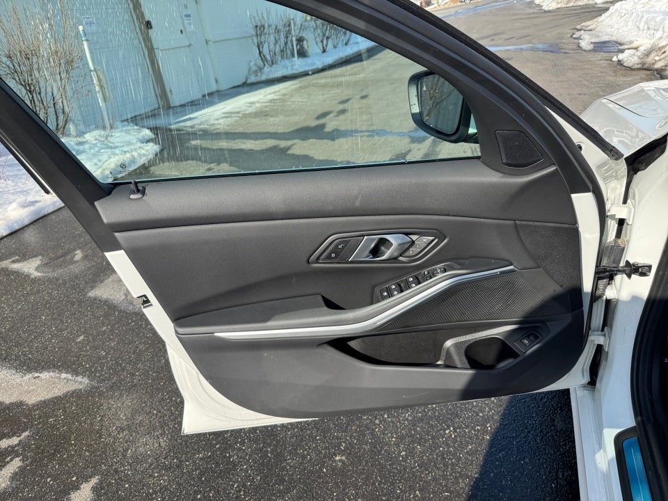 2025 BMW 330i xDrive