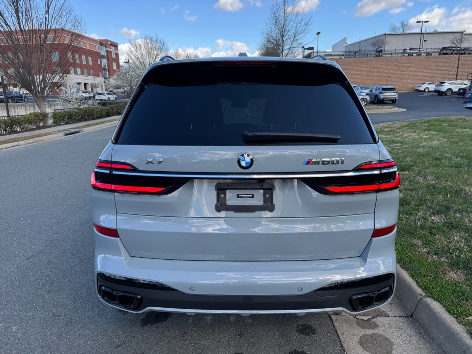 2023 BMW X7 M60i