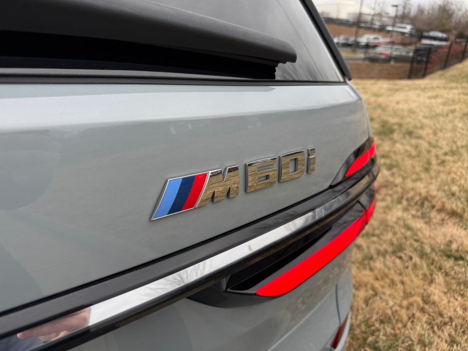 2023 BMW X7 M60i