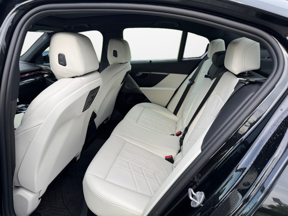 2026 BMW 550e xDrive