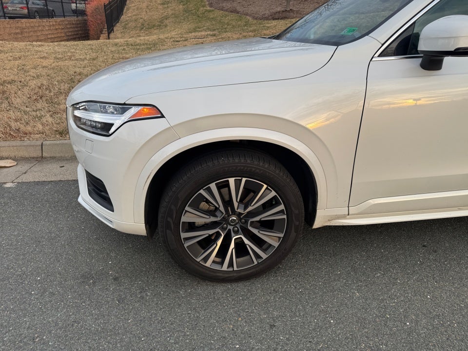 2022 Volvo XC90 T6 Momentum 7 Passenger