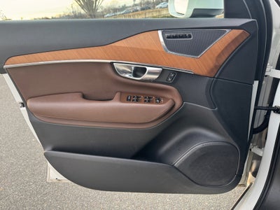 2022 Volvo XC90 T6 Momentum 7 Passenger