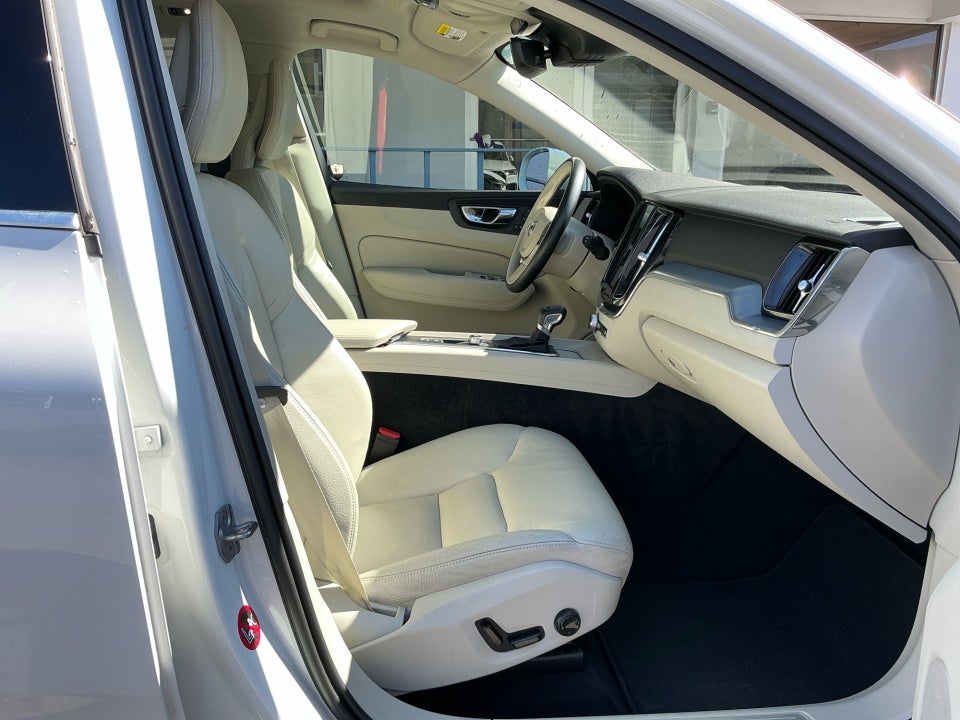 2018 Volvo XC60 T5 Momentum