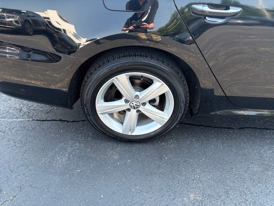 2015 Volkswagen Passat 1.8T Limited Edition