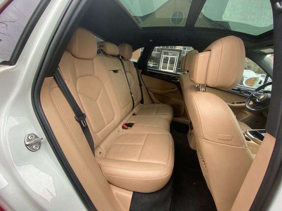 2023 Porsche Macan Base