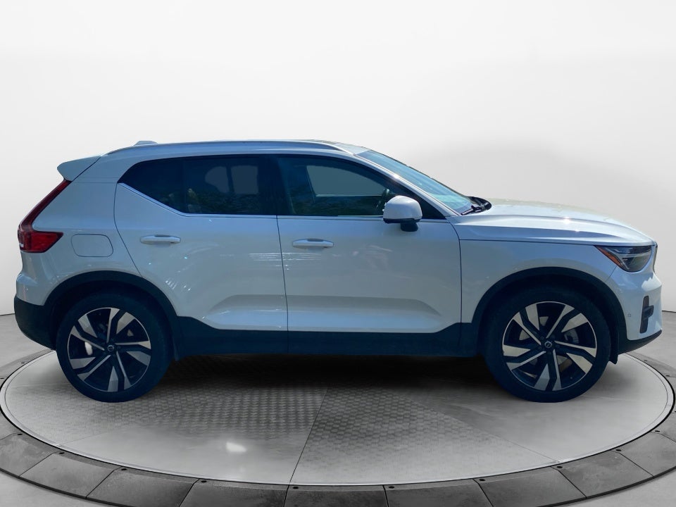 2024 Volvo XC40 B5 Ultimate Bright Theme