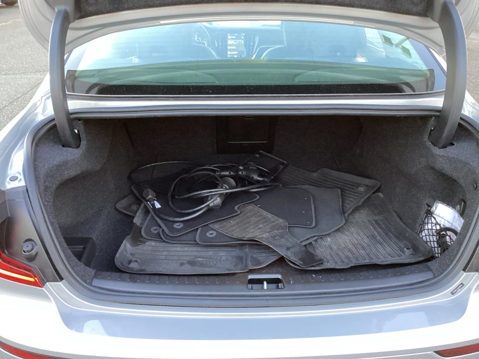 2024 Volvo S60 Recharge Plug-In Hybrid T8 Plus Dark Theme