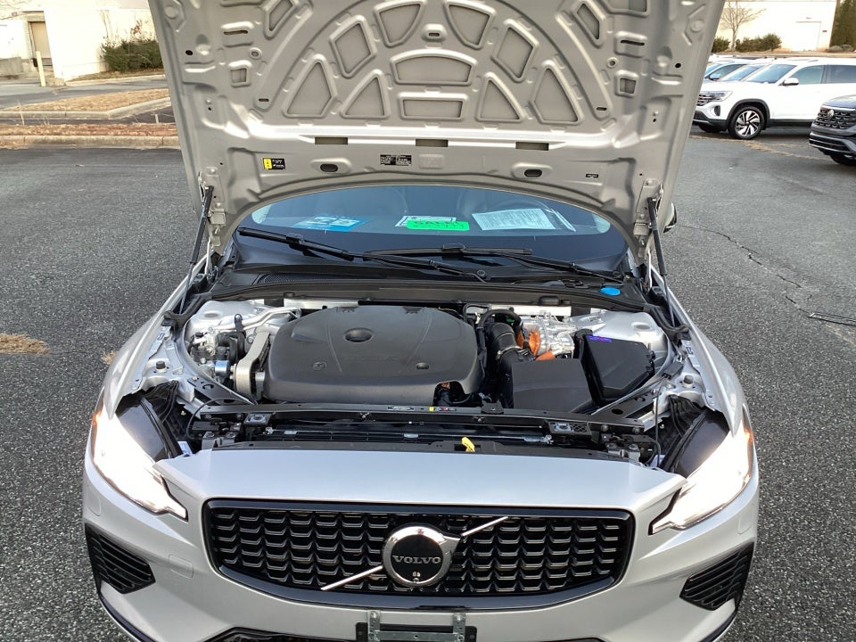 2024 Volvo S60 Recharge Plug-In Hybrid T8 Plus Dark Theme