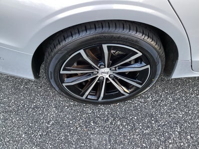 2024 Volvo S60 Recharge Plug-In Hybrid T8 Plus Dark Theme