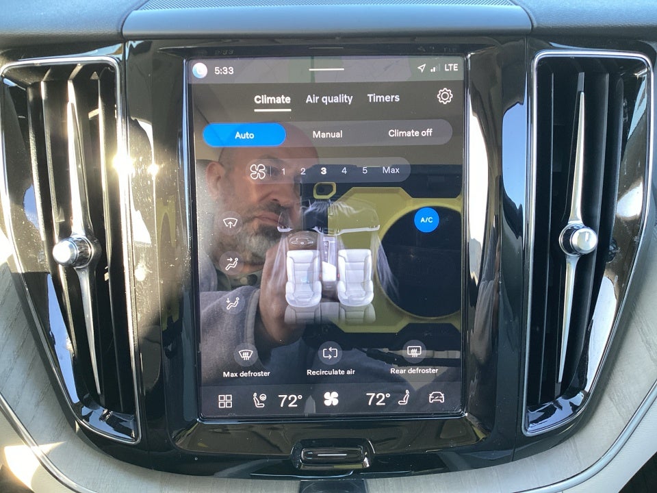 2023 Volvo XC60 B5 Plus Bright Theme