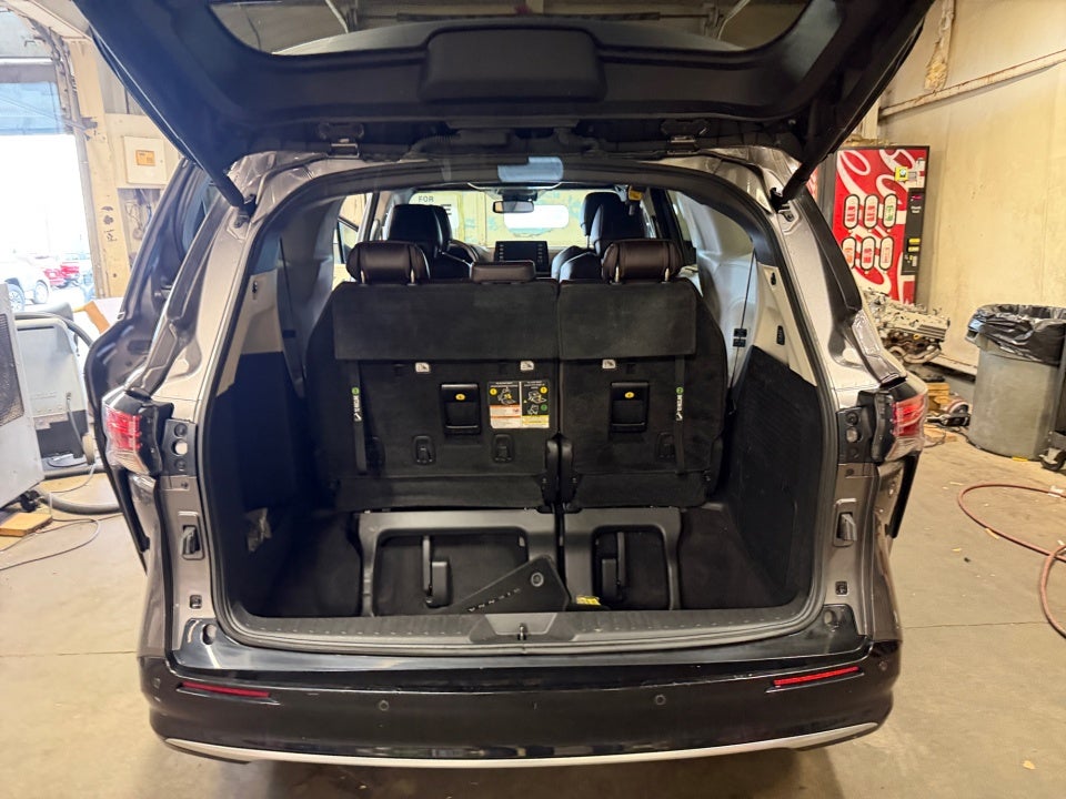 2022 Toyota Sienna Platinum