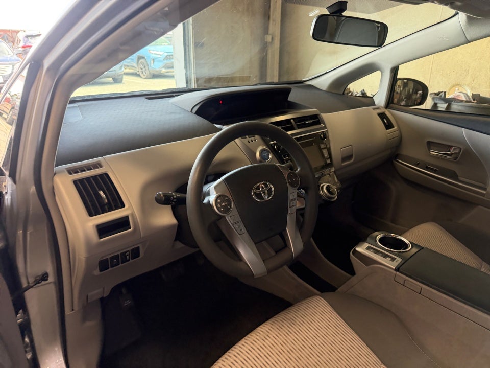 2017 Toyota Prius v Three