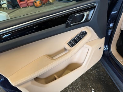 2022 Porsche Macan AWD