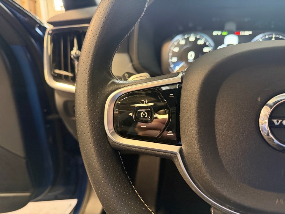 2018 Volvo V90 T5 R-Design