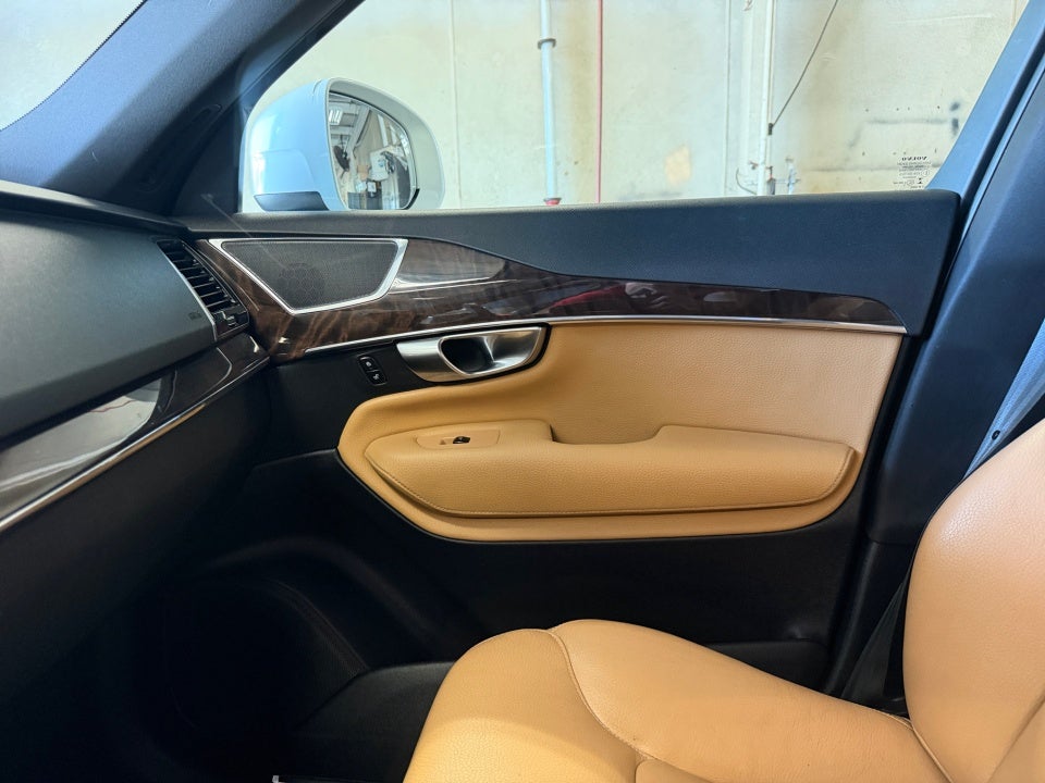 2017 Volvo XC90 Momentum