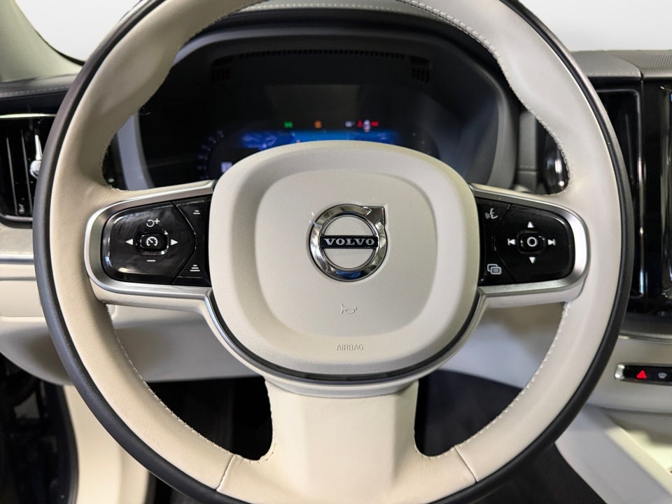 2025 Volvo XC60 Plug-In Hybrid Ultra, T8 AWD Electric/Gasoline, Dark