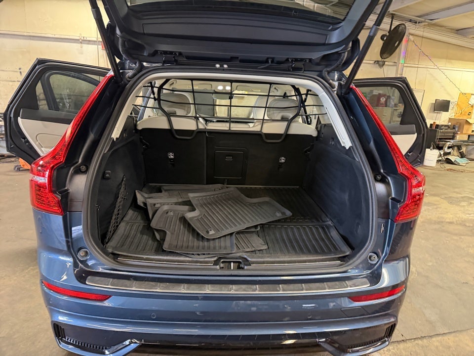 2025 Volvo XC60 Plug-In Hybrid Ultra, T8 AWD Electric/Gasoline, Dark