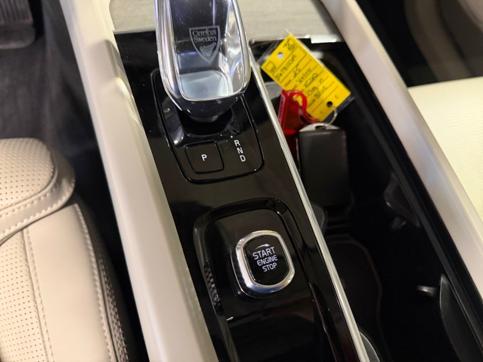 2025 Volvo XC60 Plug-In Hybrid Ultra, T8 AWD Electric/Gasoline, Dark