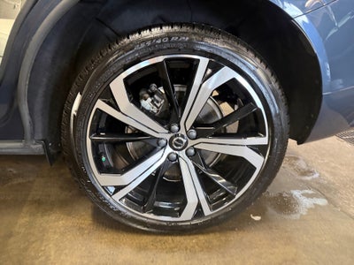 2025 Volvo XC60 Plug-In Hybrid Ultra, T8 AWD Electric/Gasoline, Dark