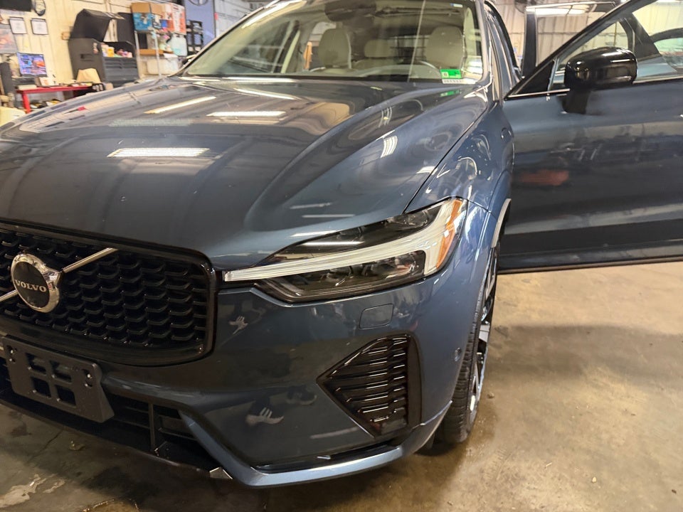 2025 Volvo XC60 Plug-In Hybrid Ultra, T8 AWD Electric/Gasoline, Dark