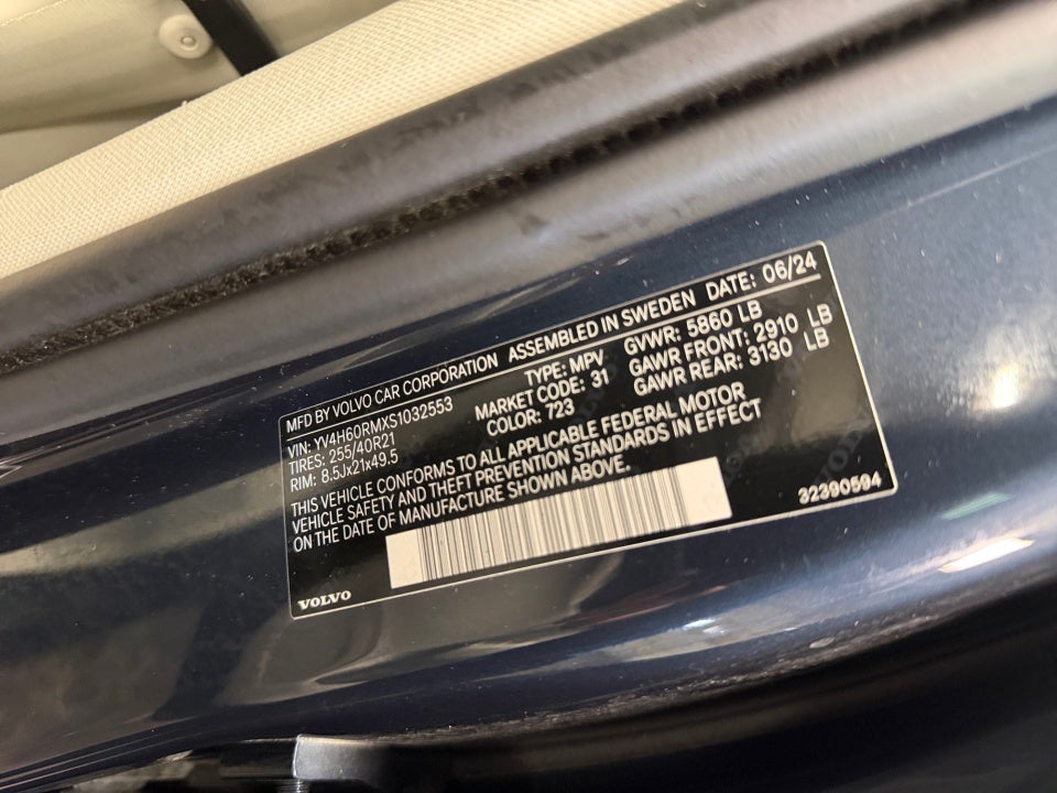 2025 Volvo XC60 Plug-In Hybrid Ultra, T8 AWD Electric/Gasoline, Dark