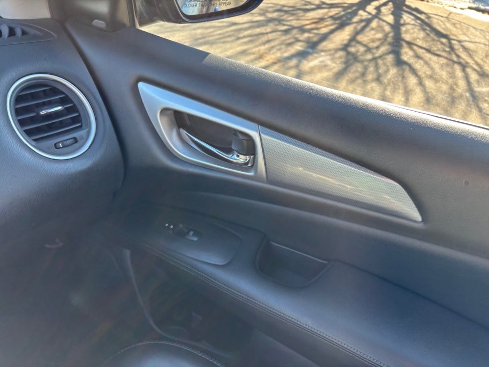 2017 Nissan Pathfinder SL