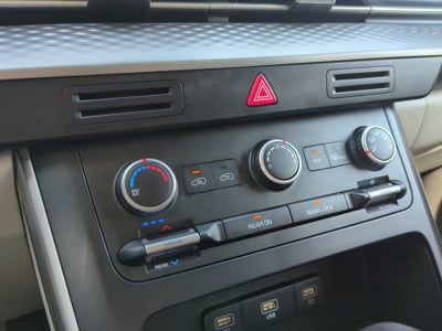 2023 Kia Carnival MPV LX
