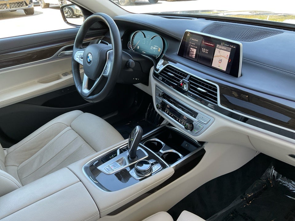 2019 BMW 740i 740i