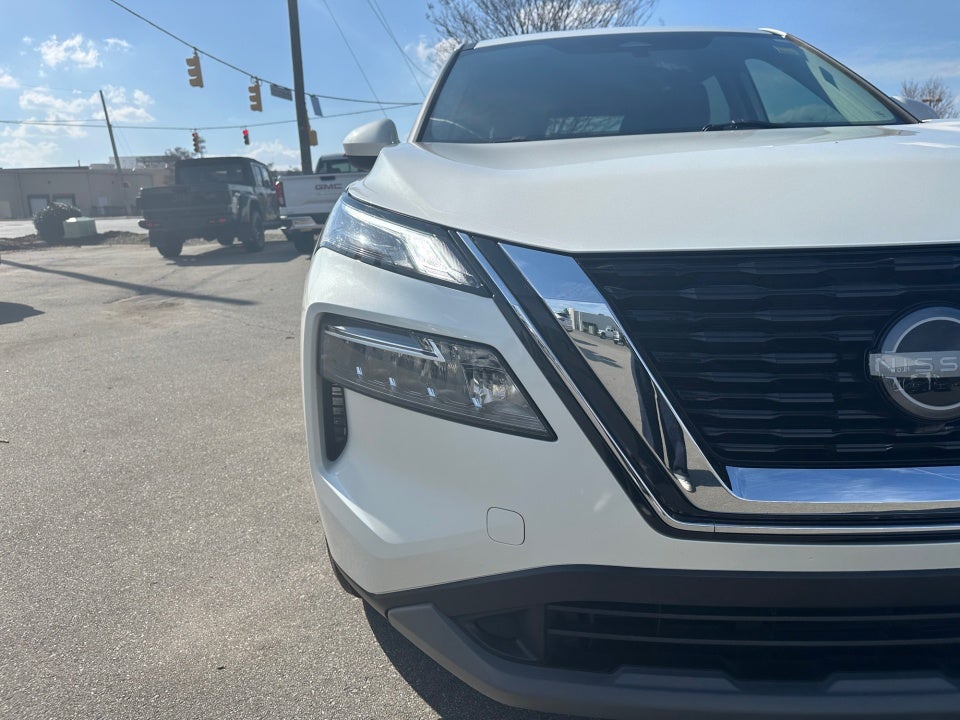 2023 Nissan Rogue SV FWD