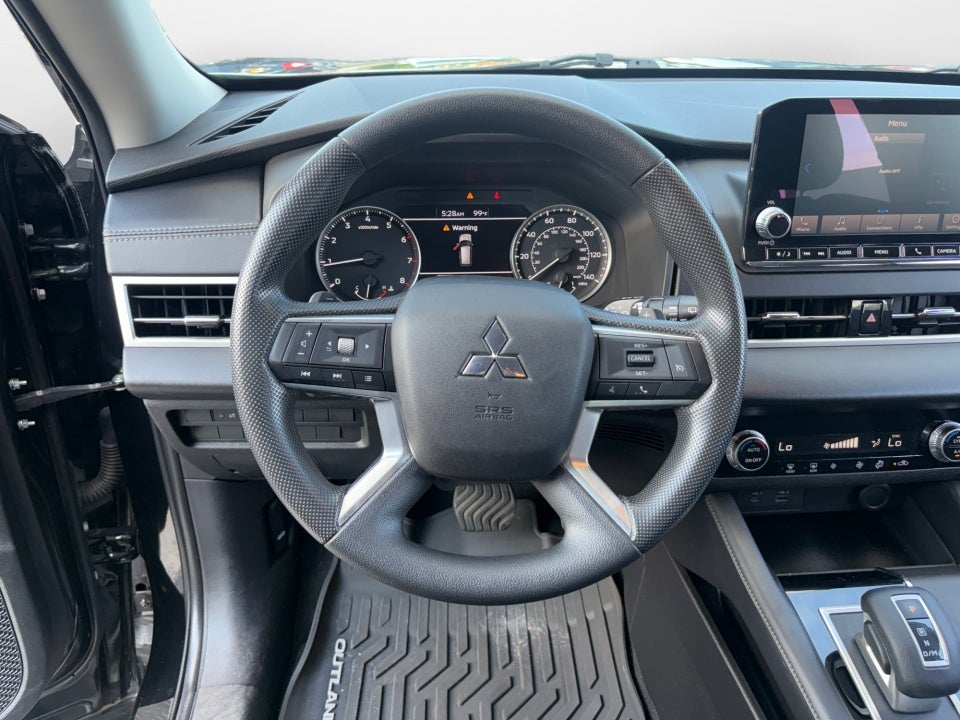 2022 Mitsubishi Outlander ES