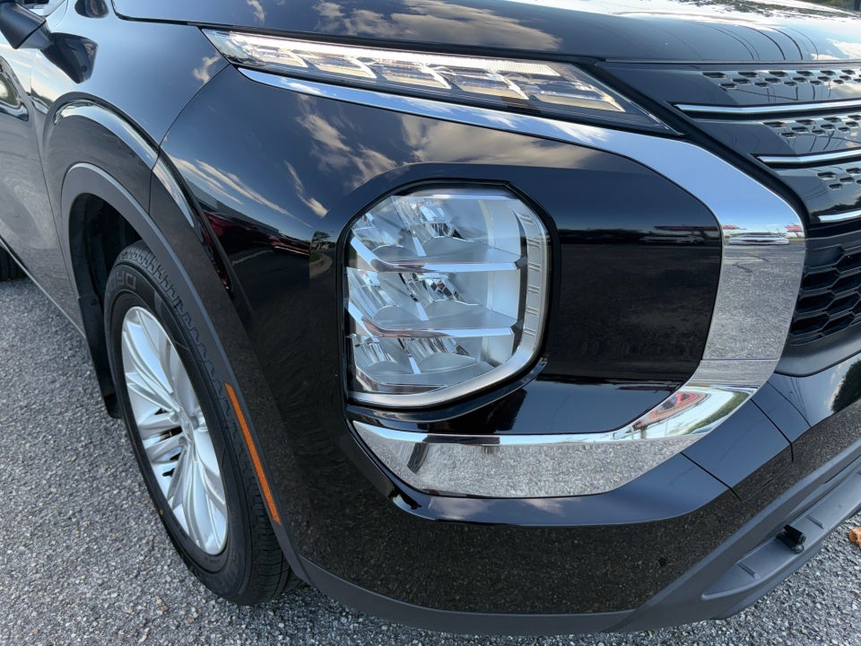2022 Mitsubishi Outlander ES