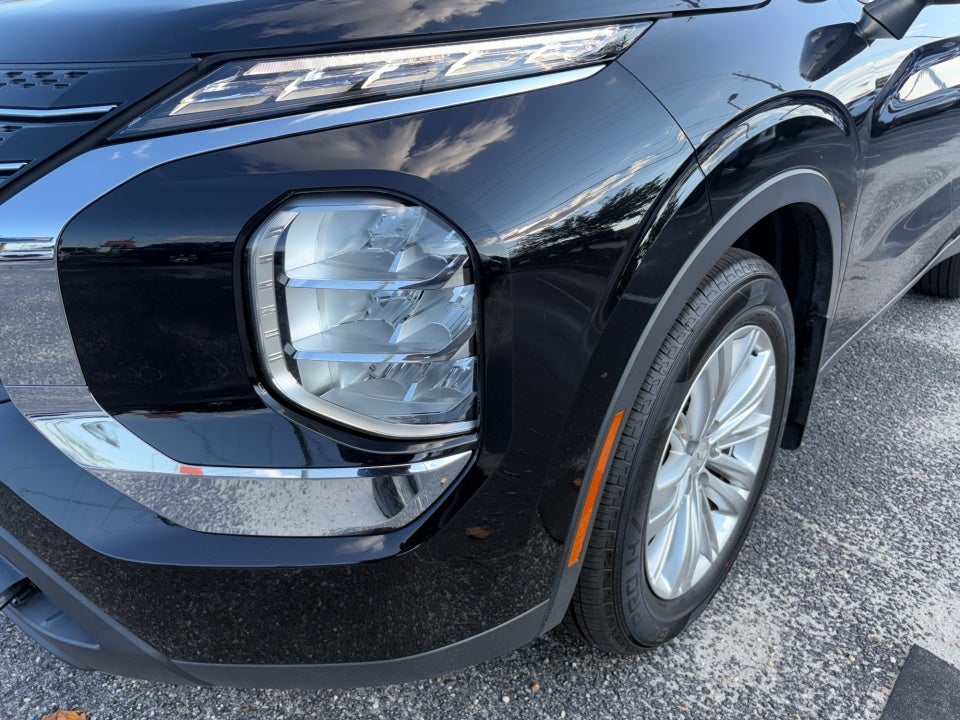2022 Mitsubishi Outlander ES