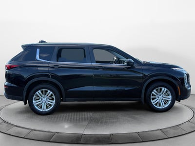 2022 Mitsubishi Outlander ES