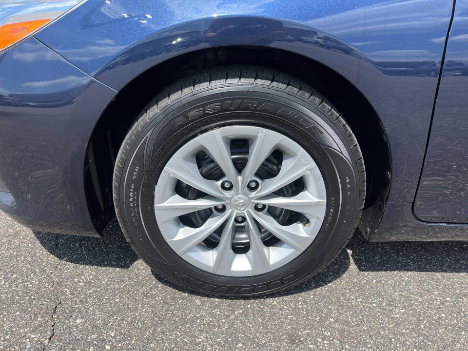 2015 Toyota CAMRY LE