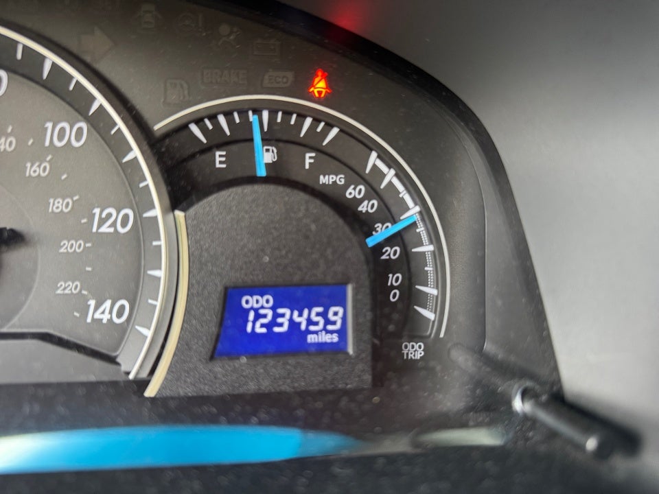 2013 Toyota CAMRY LE