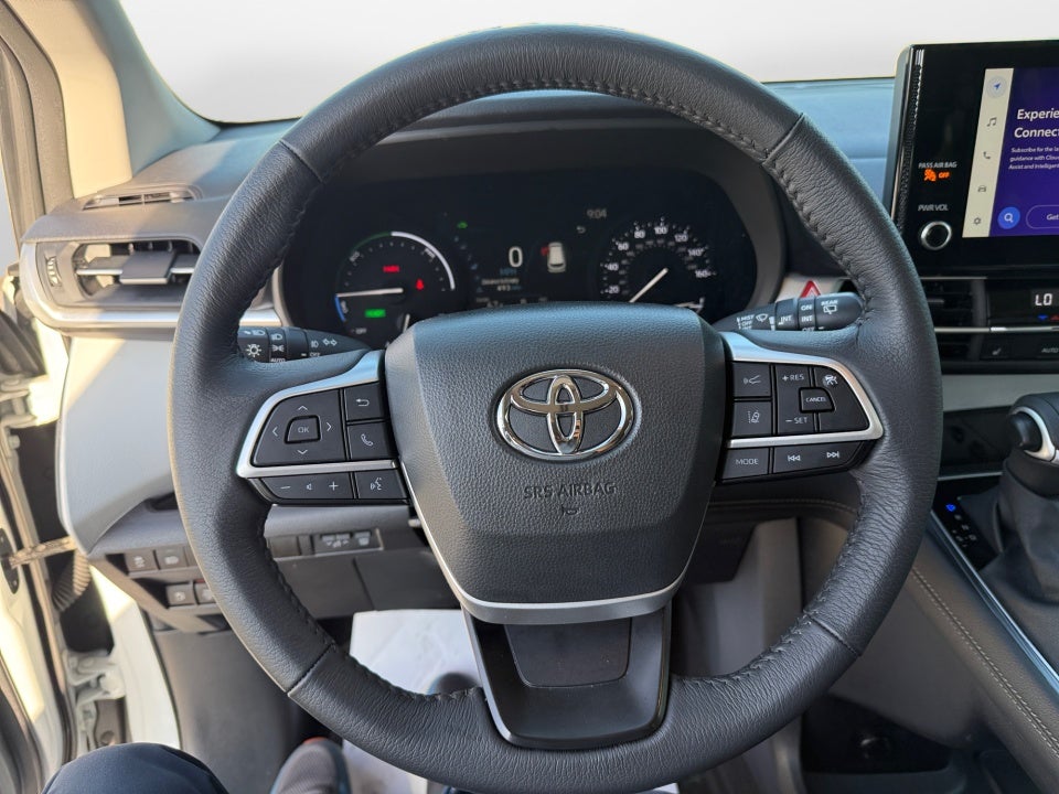 2025 Toyota Sienna XLE 8 Passenger