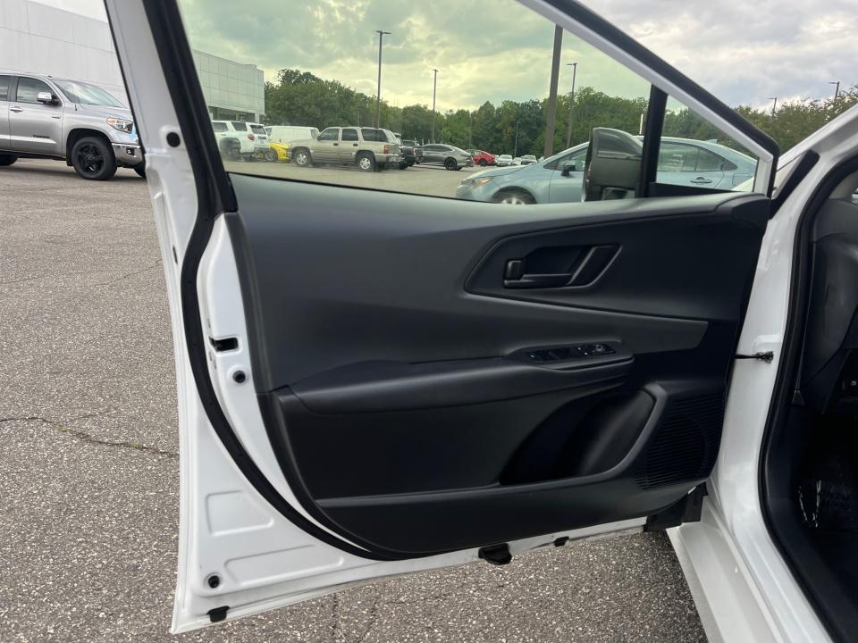 2025 Toyota Prius LE
