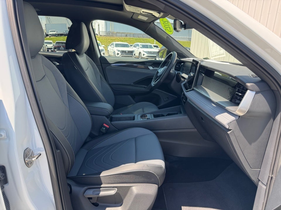 2025 Volkswagen Tiguan 2.0T SE R-Line Black