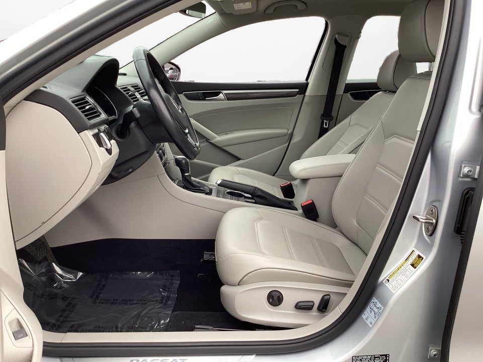 2018 Volkswagen Passat 2.0T SE