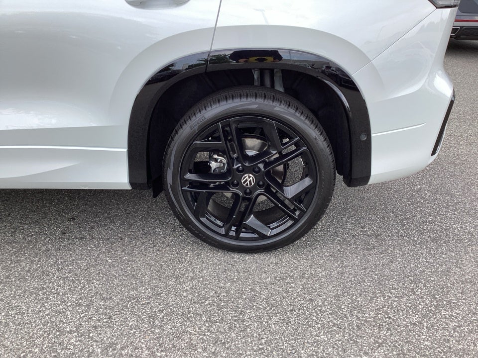 2025 Volkswagen Tiguan 2.0T SE R-Line Black