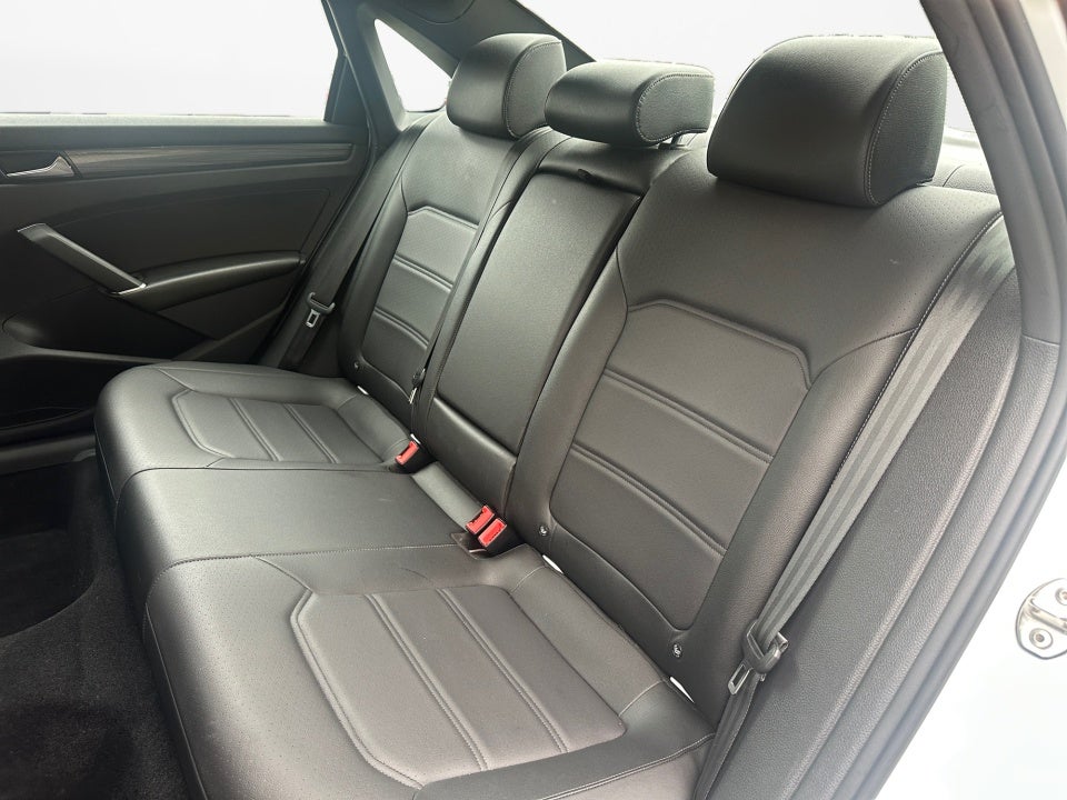 2021 Volkswagen Passat 2.0T R-Line