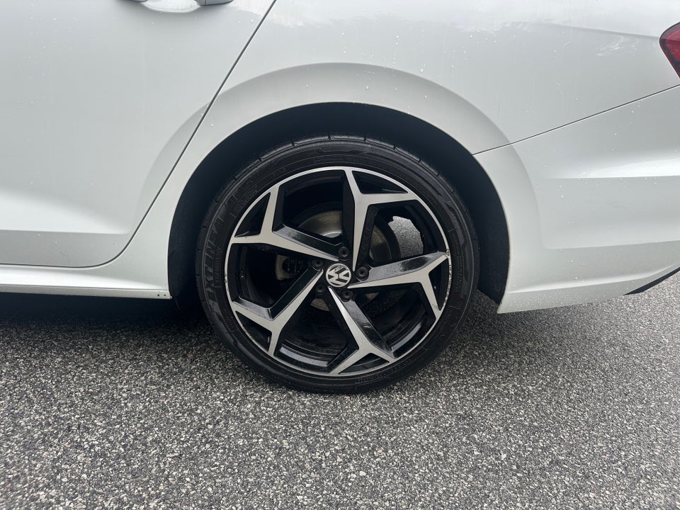 2021 Volkswagen Passat 2.0T R-Line