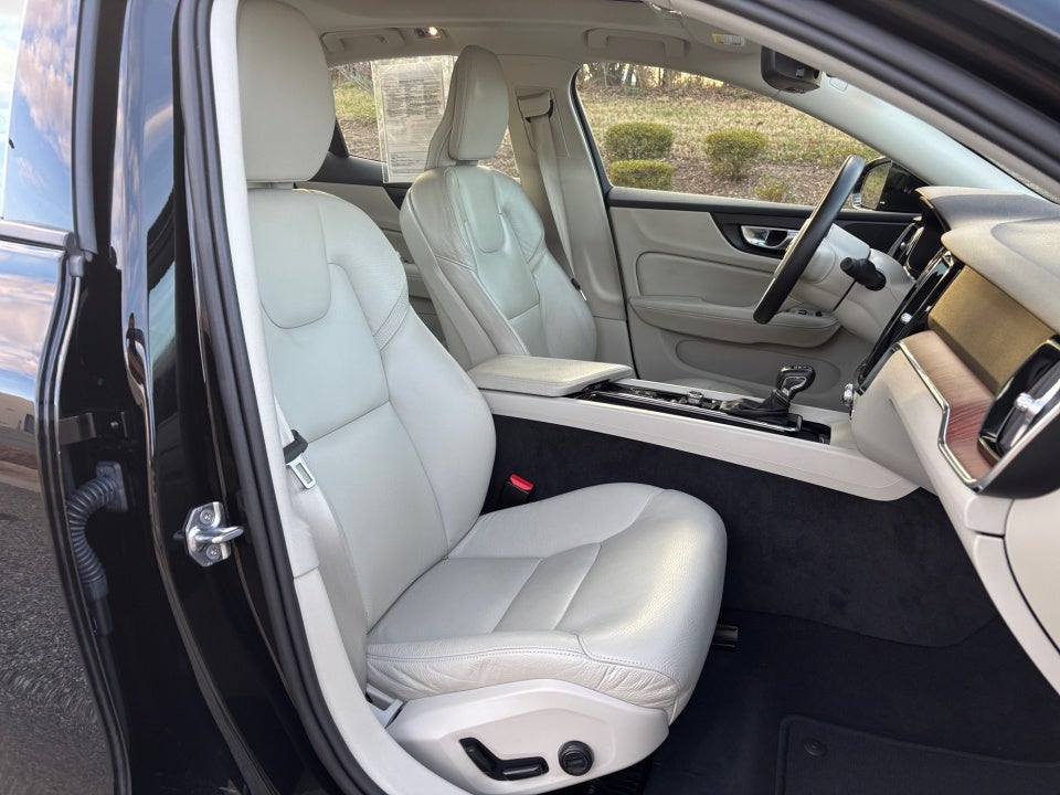 2021 Volvo S60 T5 Momentum