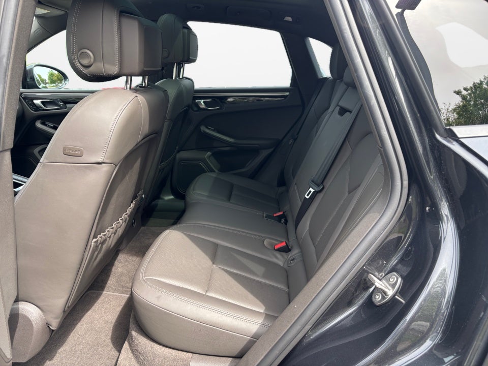 2021 Porsche Macan AWD