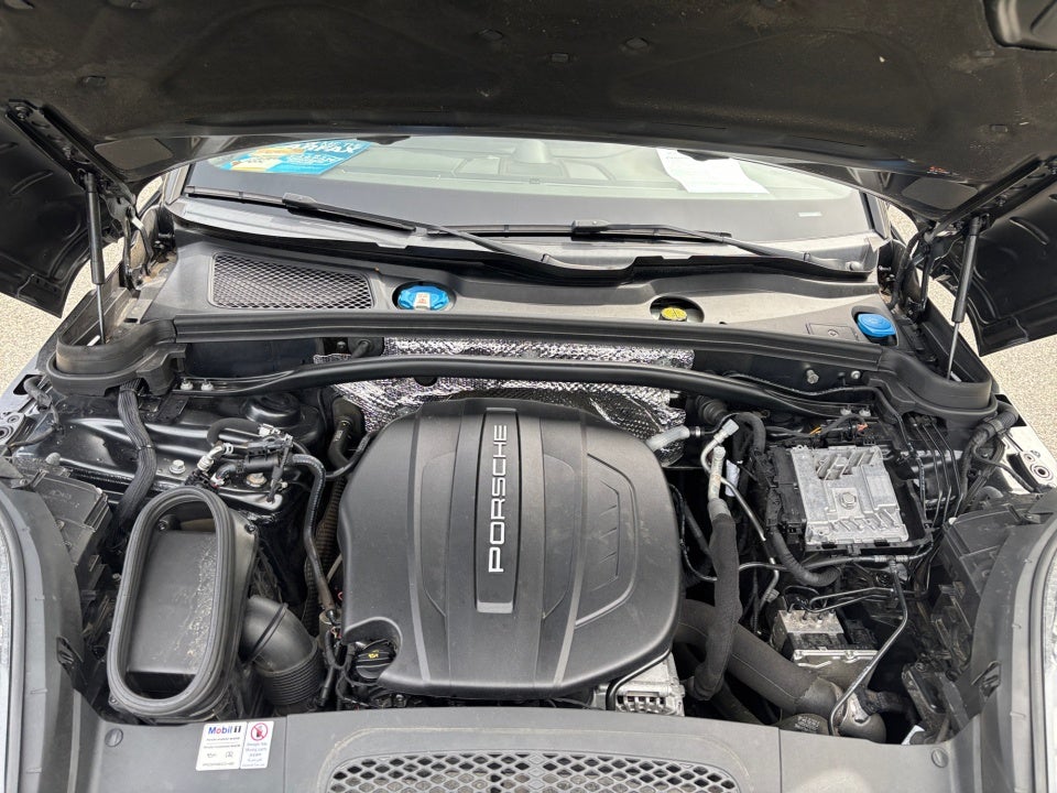 2021 Porsche Macan AWD