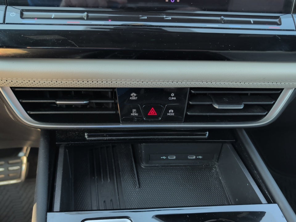 2025 Volkswagen Atlas Cross Sport 2.0T SEL Premium R-Line