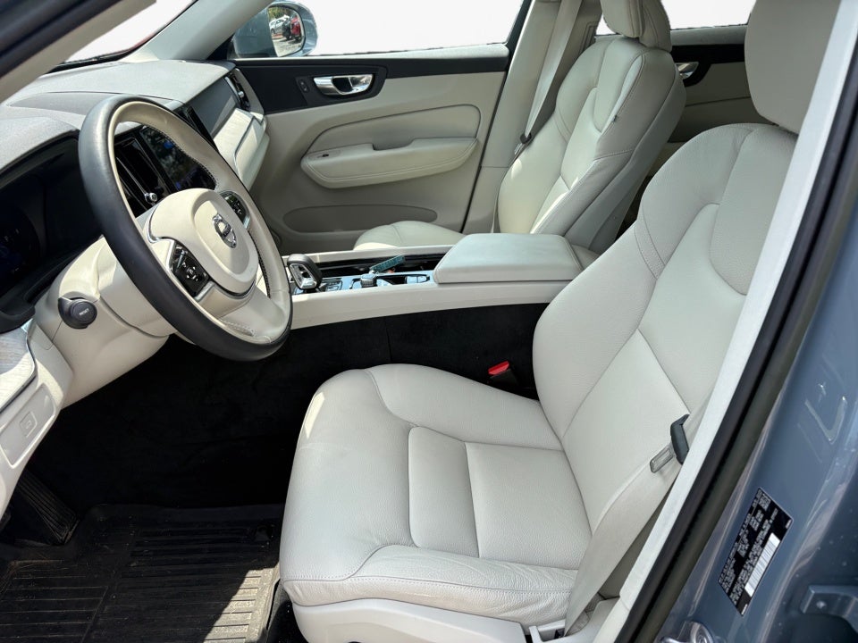 2023 Volvo XC60 Plus Bright Theme