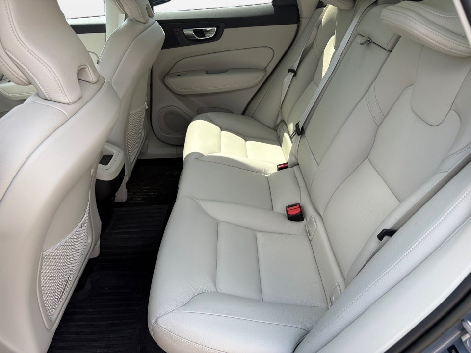 2023 Volvo XC60 Plus Bright Theme